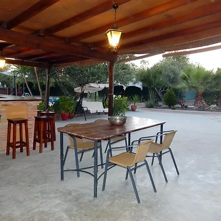 María - Pista De Padel Y Piscina