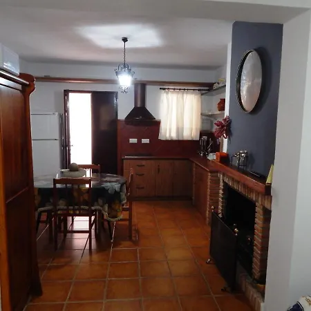Casa rural María - Pista De Padel Y Piscina Baena