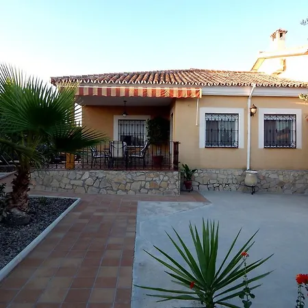 Casa rural María - Pista De Padel Y Piscina Baena